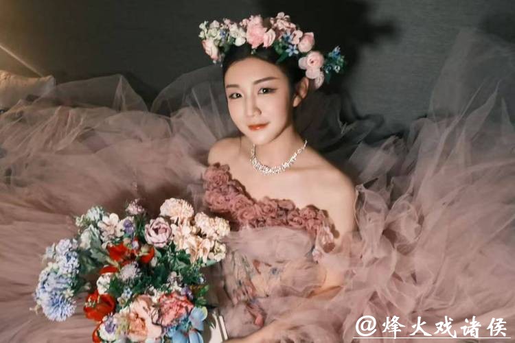 陈梦生日化身“花仙子”,灯光秀点亮30城,本色出演电视剧获好评 陈梦生日化身“花仙子”,灯光秀点亮30城,本色出演电视剧获好评